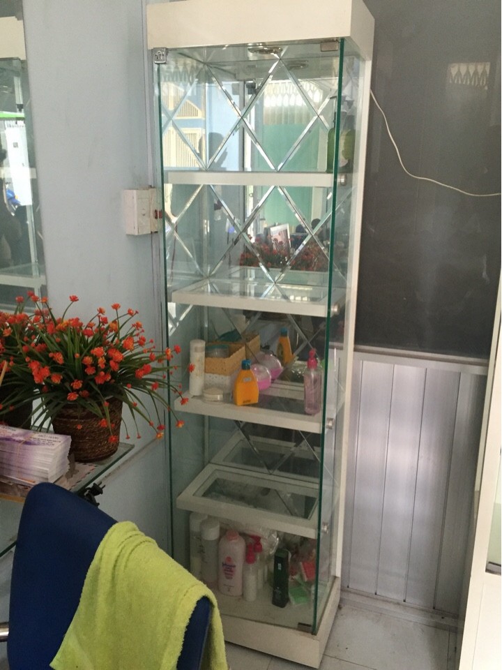 Thanh Lý Tủ Kiếng Mỹ Phẩm Cũ 0m5 x 1m8 Giá Rẻ
